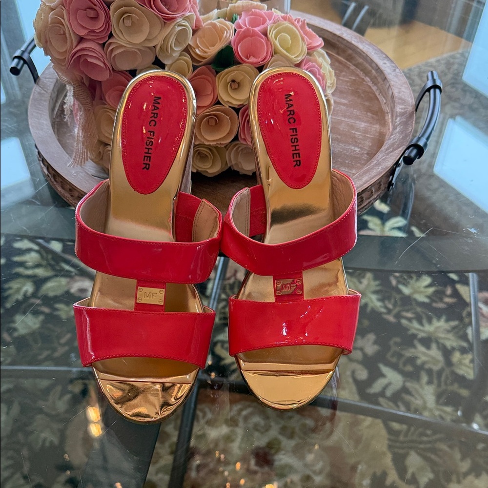 NWOT Marc Fisher Bold Coral Colored wedges. Size 8